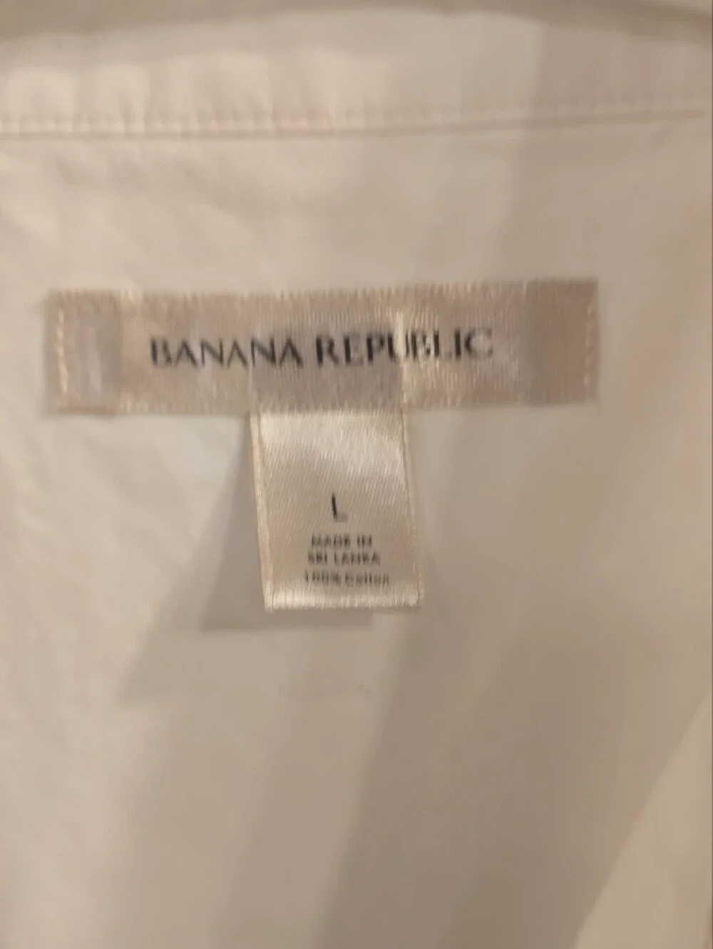 Banana Republic Men's White Long-Sleeve Poplin Dress Shirt. 100% Cotton